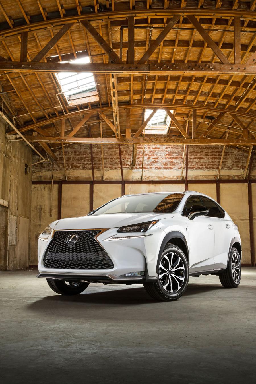  Lexus NX200t F-Sport 2014 года  (фото 35 из 84)